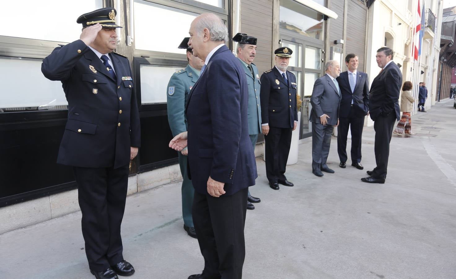 El ministro de Interior visita en Gijón la nueva embarcación de la Guardia Civil