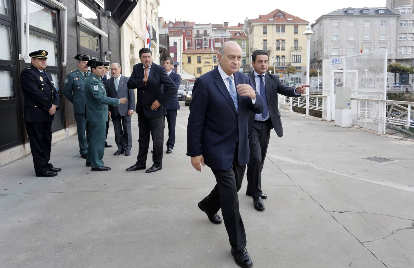 El ministro de Interior visita en Gijón la nueva embarcación de la Guardia Civil