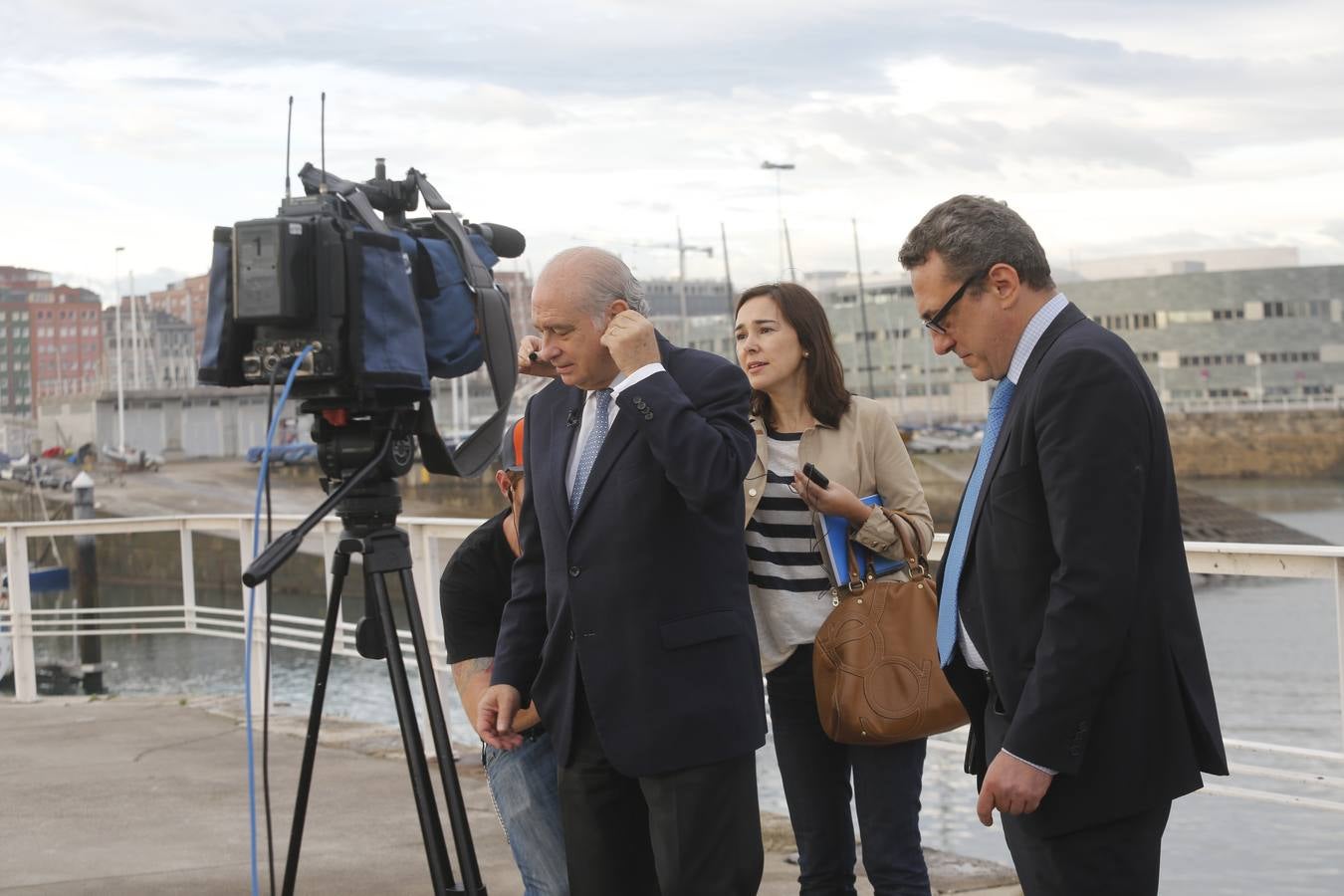 El ministro de Interior visita en Gijón la nueva embarcación de la Guardia Civil