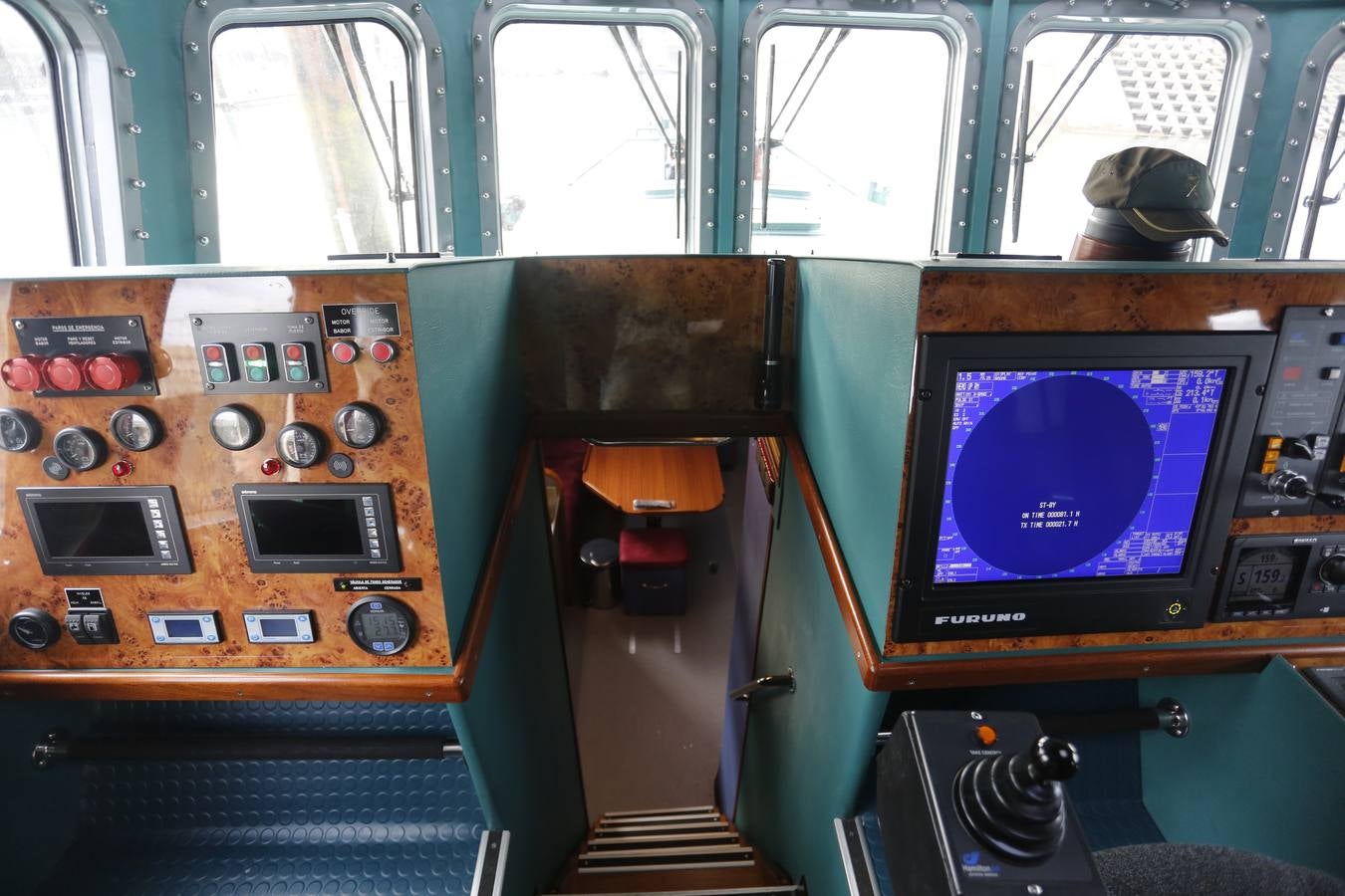 El ministro de Interior visita en Gijón la nueva embarcación de la Guardia Civil