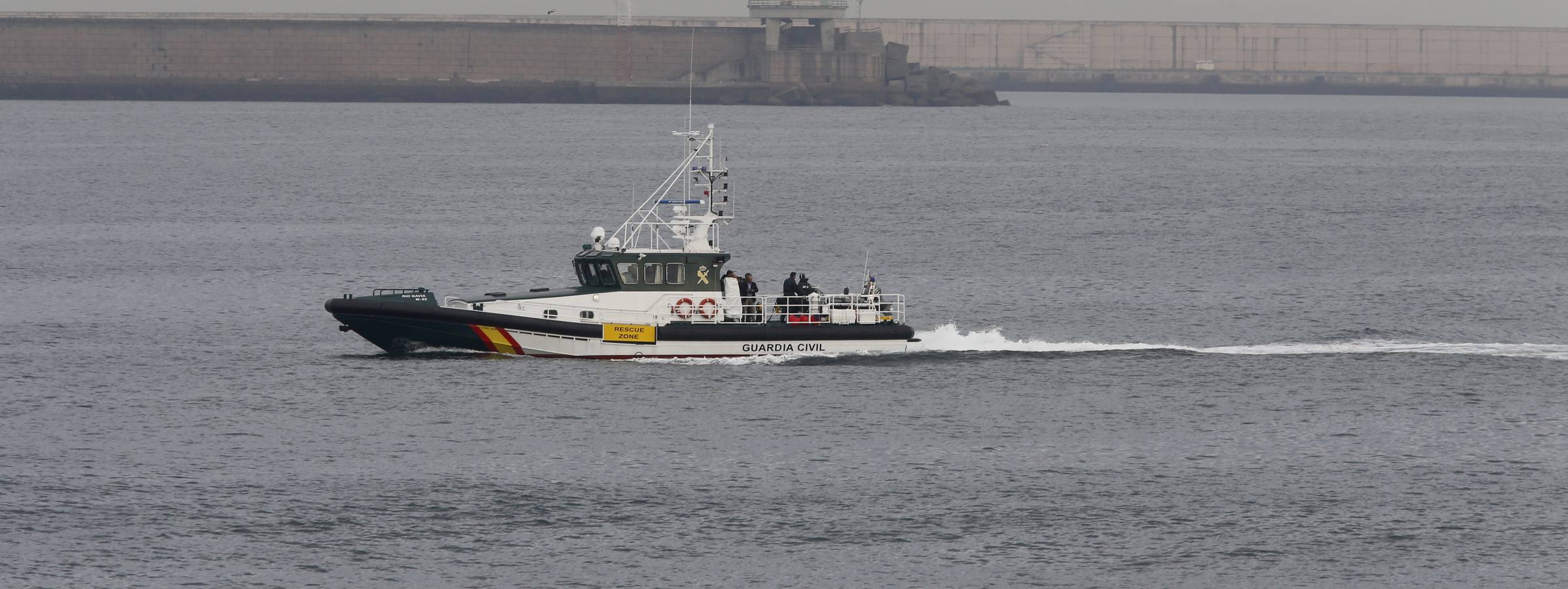 El ministro de Interior visita en Gijón la nueva embarcación de la Guardia Civil