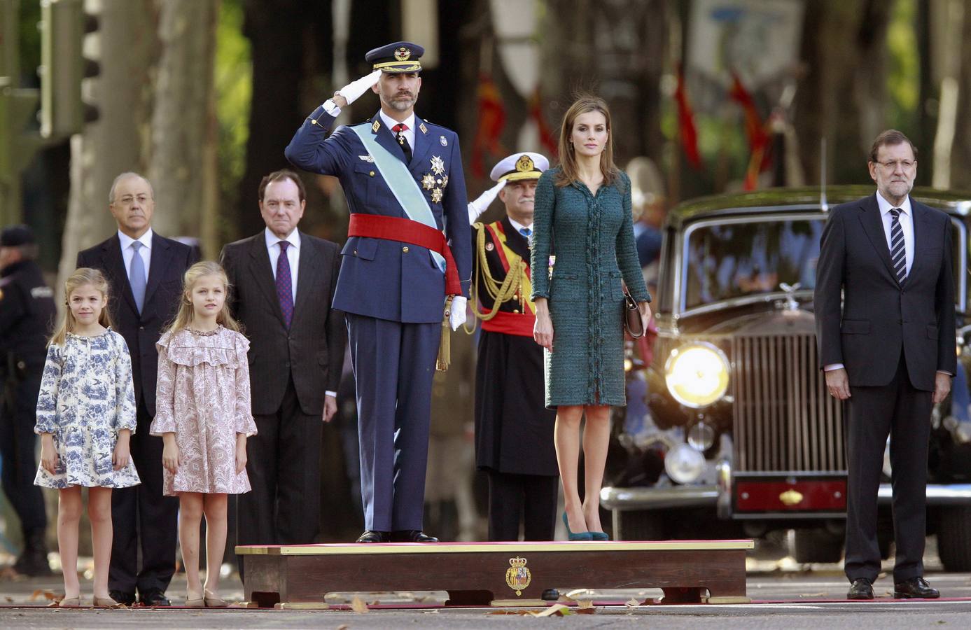 Los Reyes presiden su primer desfile de la Fiesta Nacional