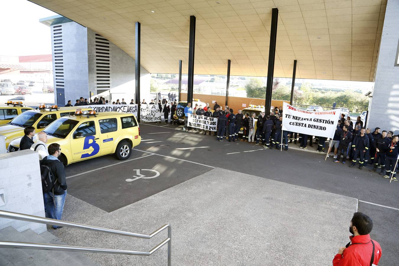 Los bomberos de Asturias protestan por la falta de medios