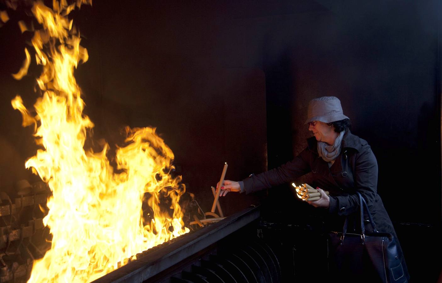 Miles de peregrinos acuden al Santuario de Fátima en Portugal