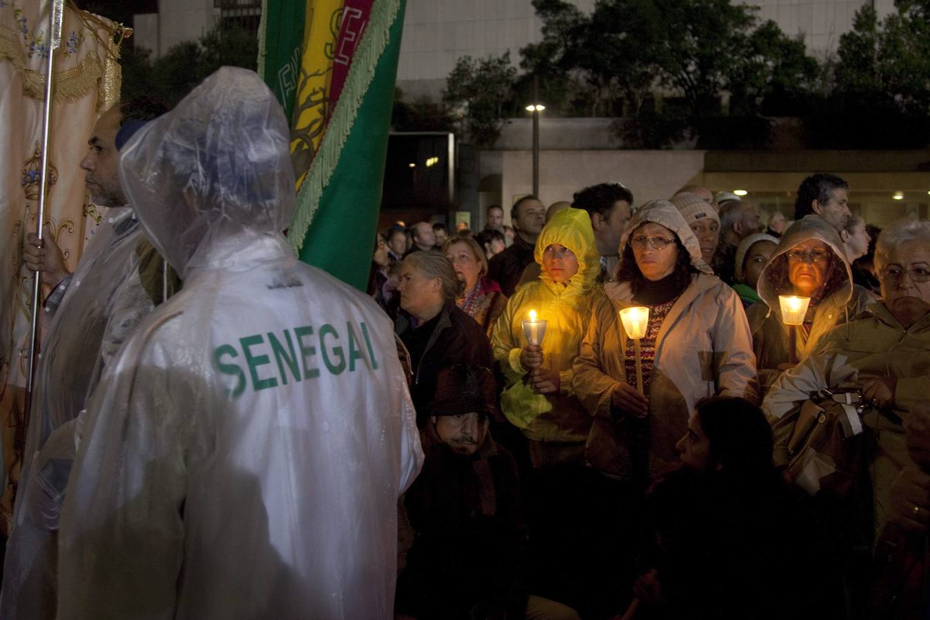 Miles de peregrinos acuden al Santuario de Fátima en Portugal