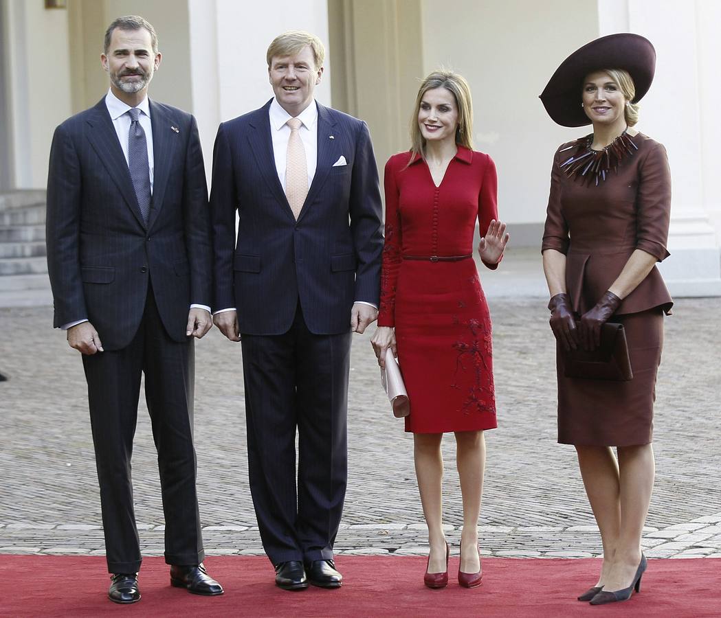 Duelo de estilo entre las Reinas Letizia y Máxima en la visita de los Reyes de España a Holanda