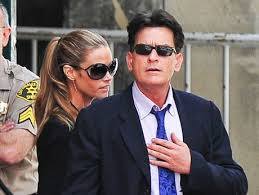 Brett Rossi y Charlie Sheen, un año loco