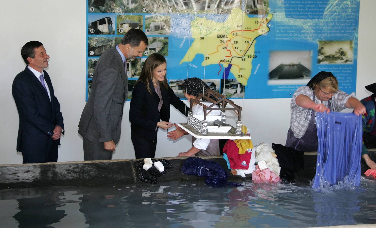 Los Reyes visitan Boal para entregar el Premio al Pueblo Ejemplar 2014