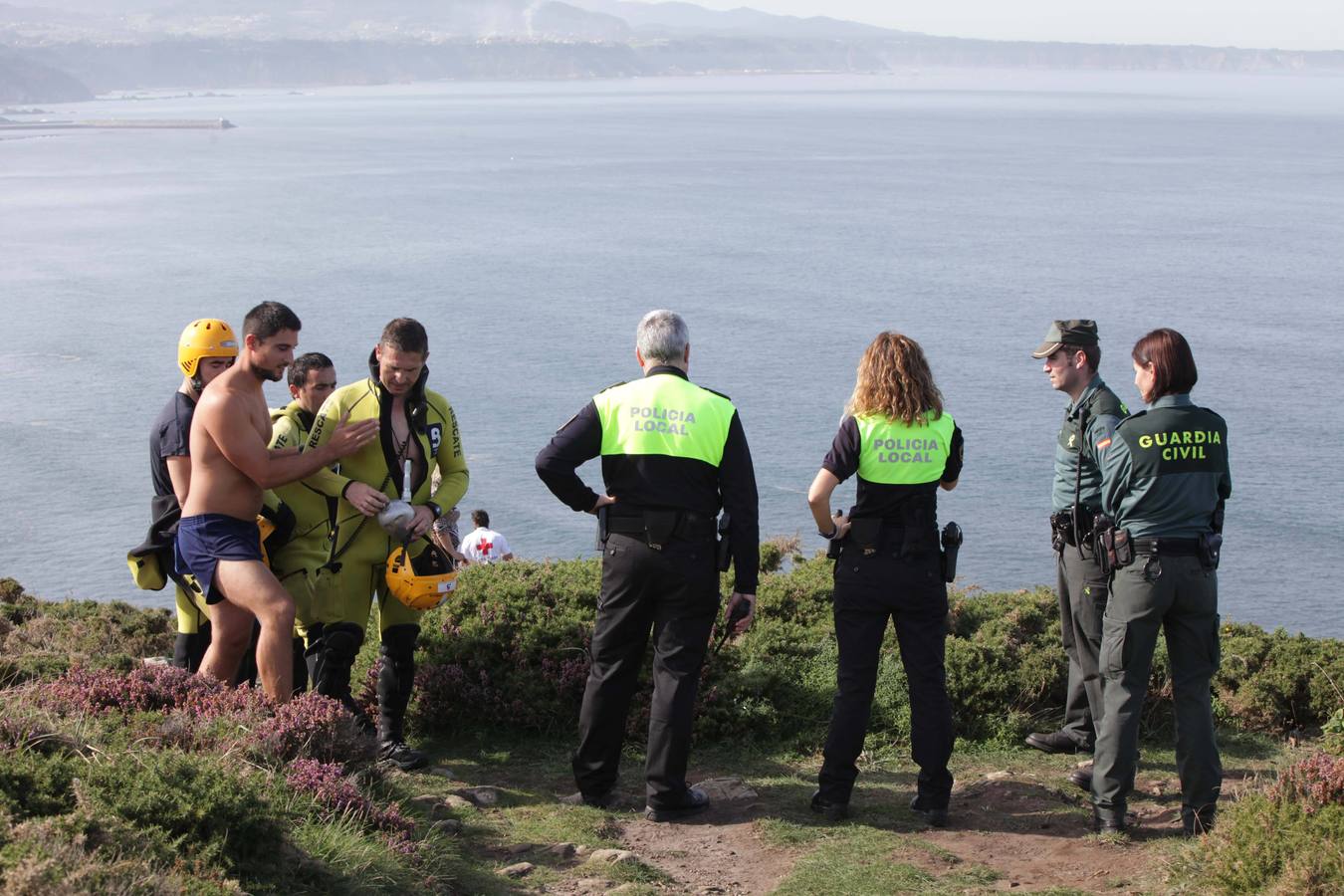 Labores de búsqueda del percebero desaparecido en Castrillón