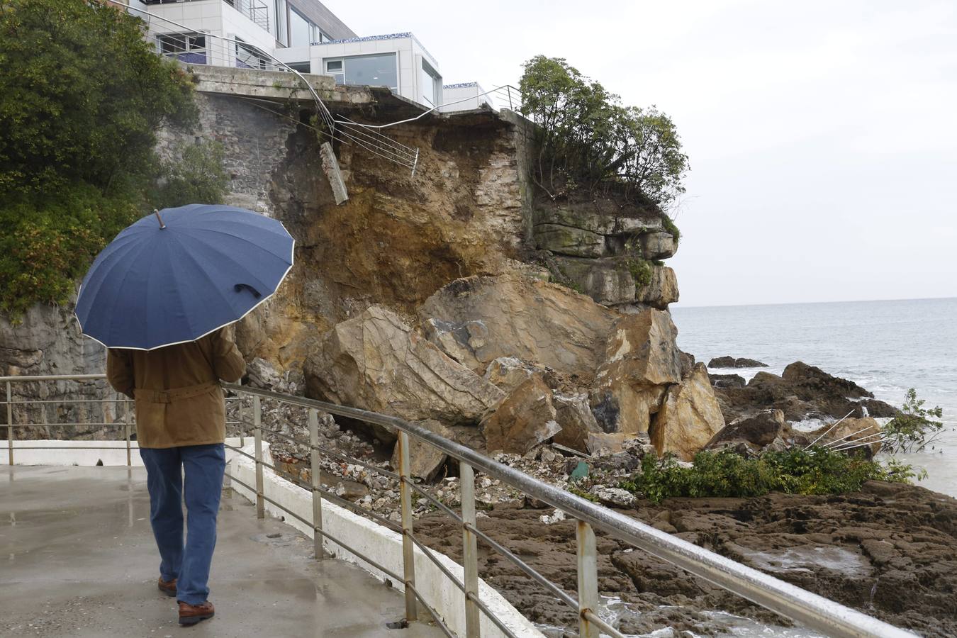 Desprendimiento en el Club de Regatas de Gijón