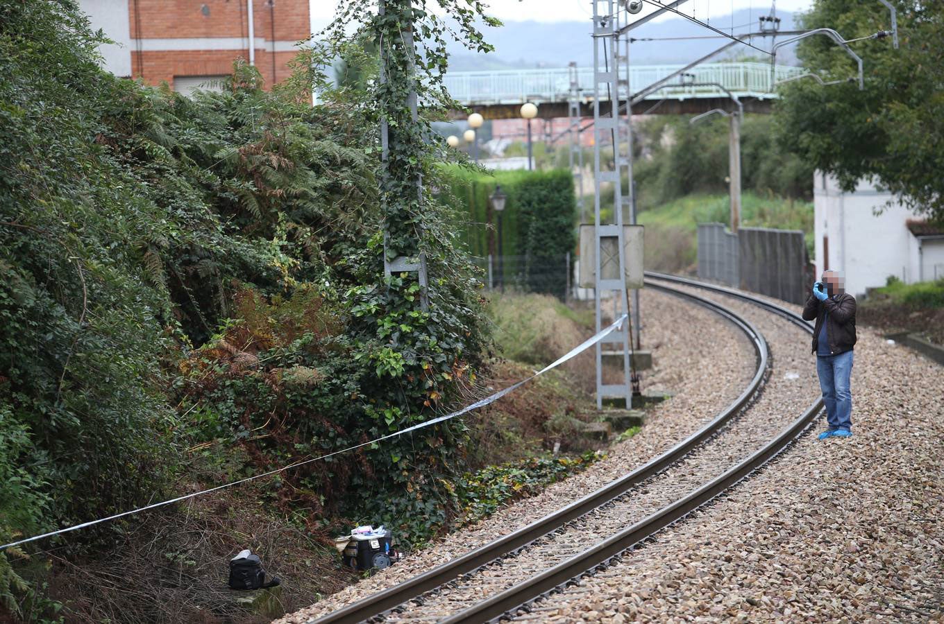 Hallan el cadáver de un niño de dos años en las vías del tren en Oviedo