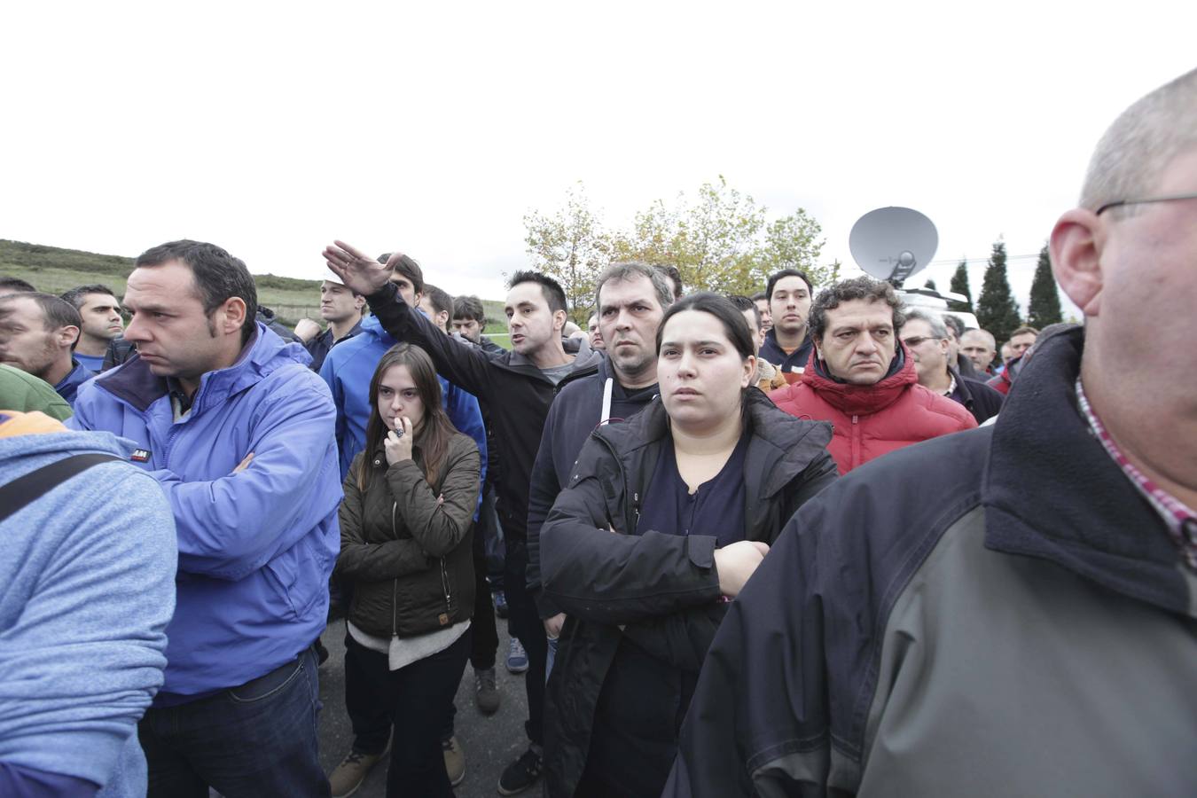 Concentración de los trabajadores de Alcoa ante el anuncio de despidos masivos