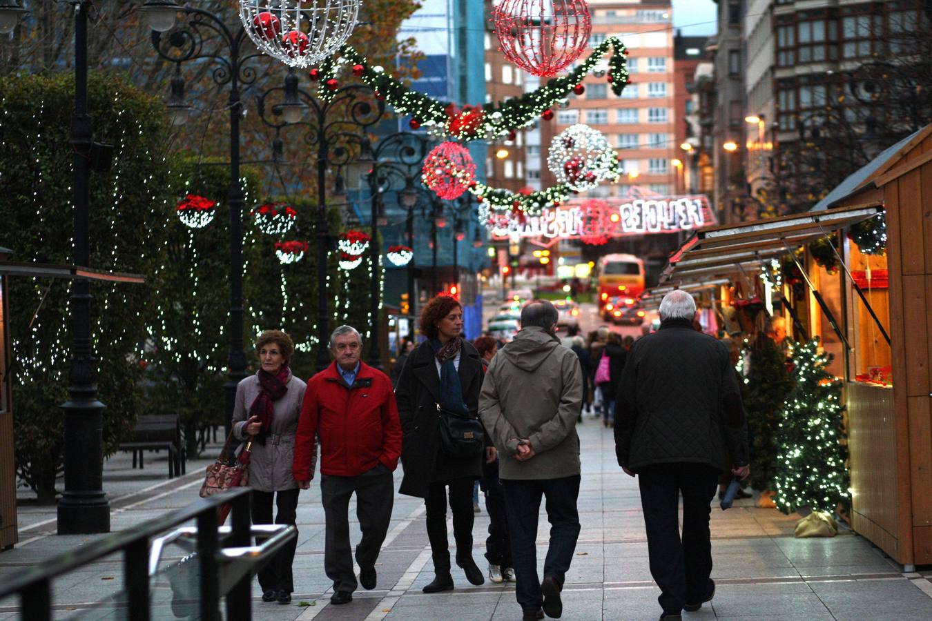 Gijón enciende la iluminación de Navidad