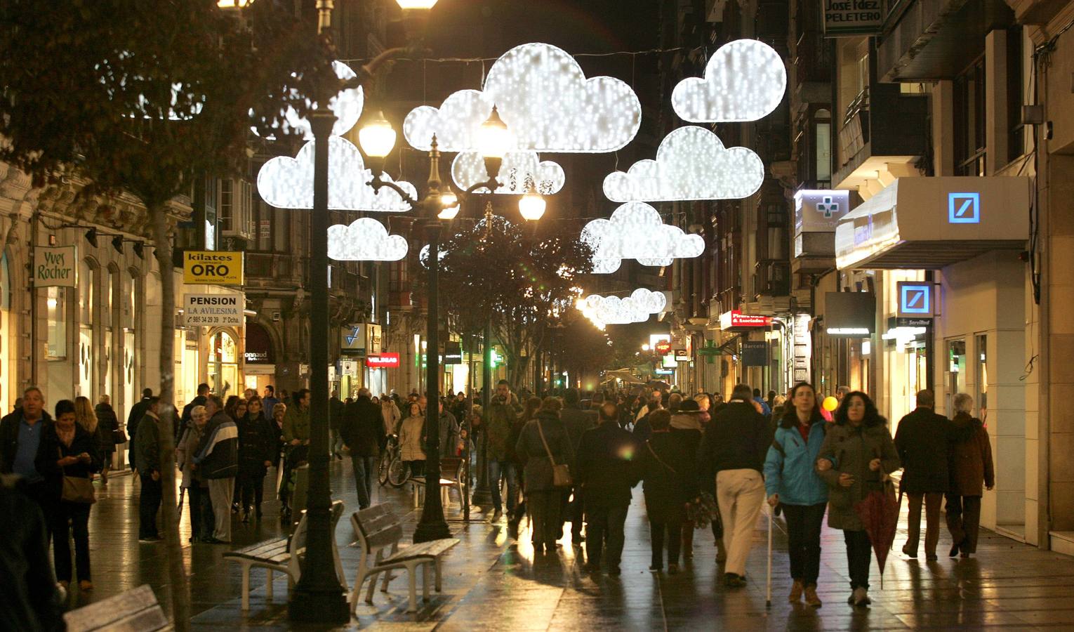 Gijón enciende la iluminación de Navidad