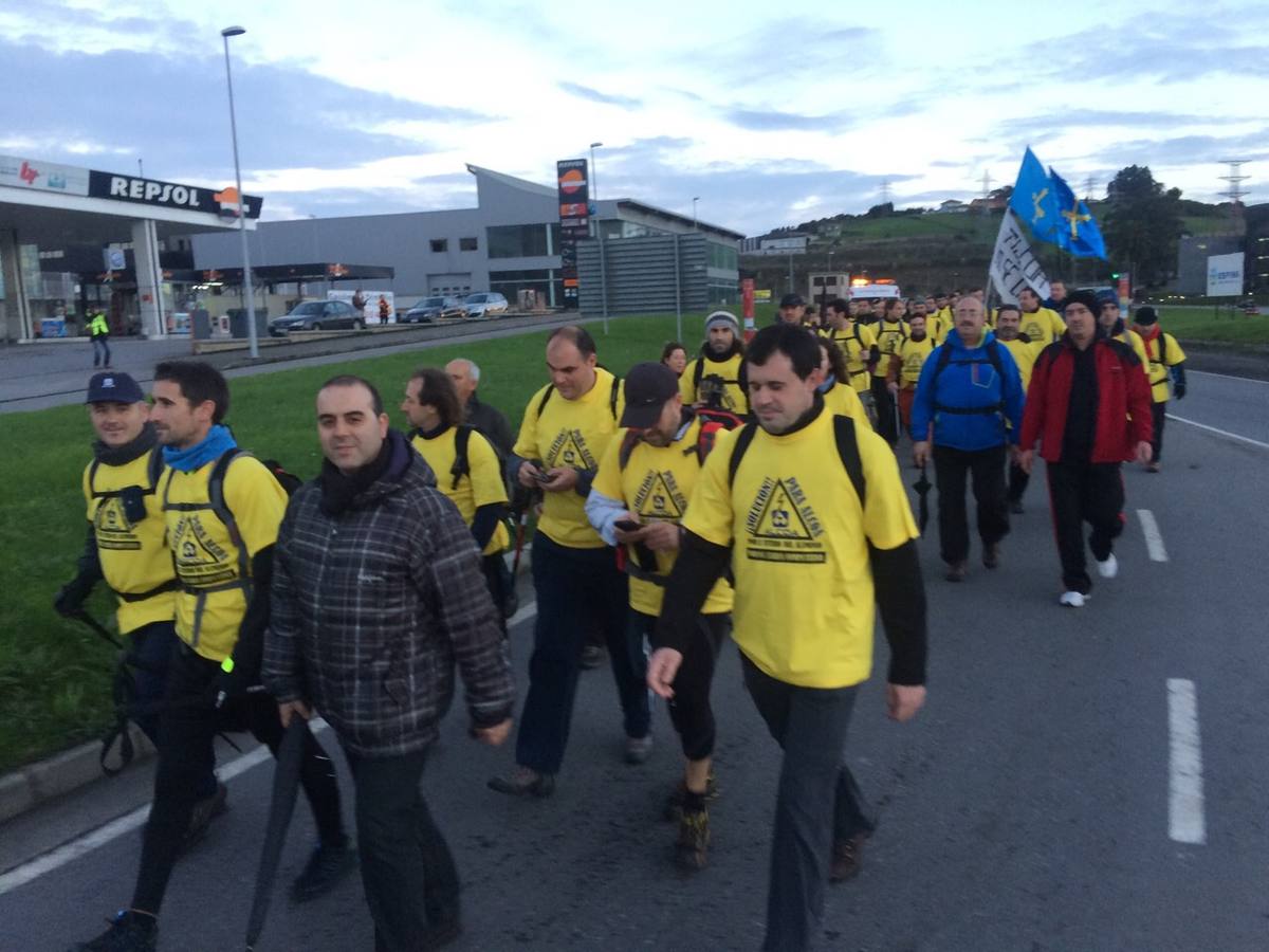 Los trabajadores de Alcoa marchan a Oviedo en defensa de sus empleos