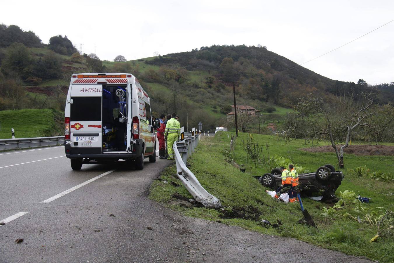 Espectacular accidente en Cangas de Onís