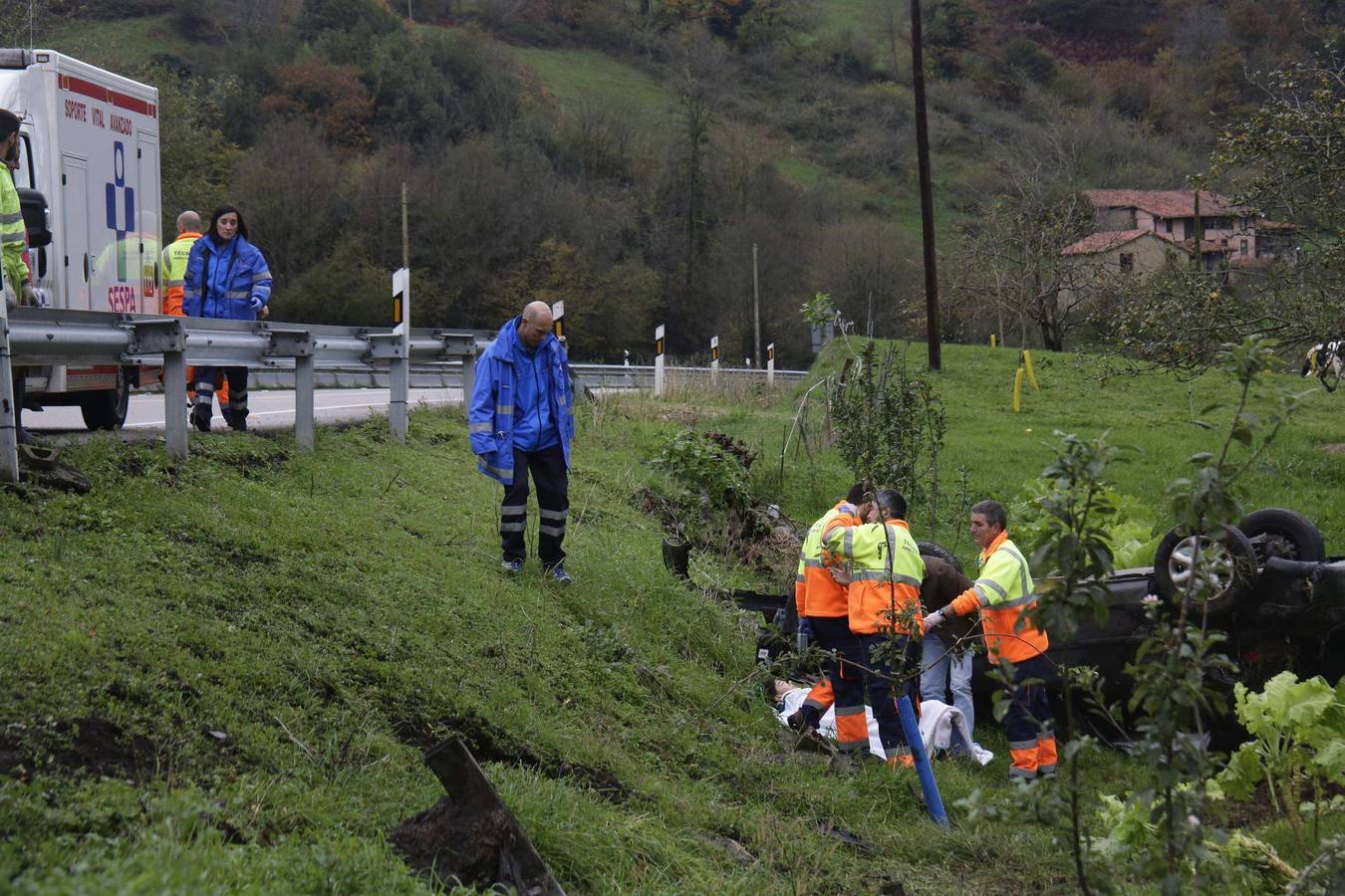 Espectacular accidente en Cangas de Onís