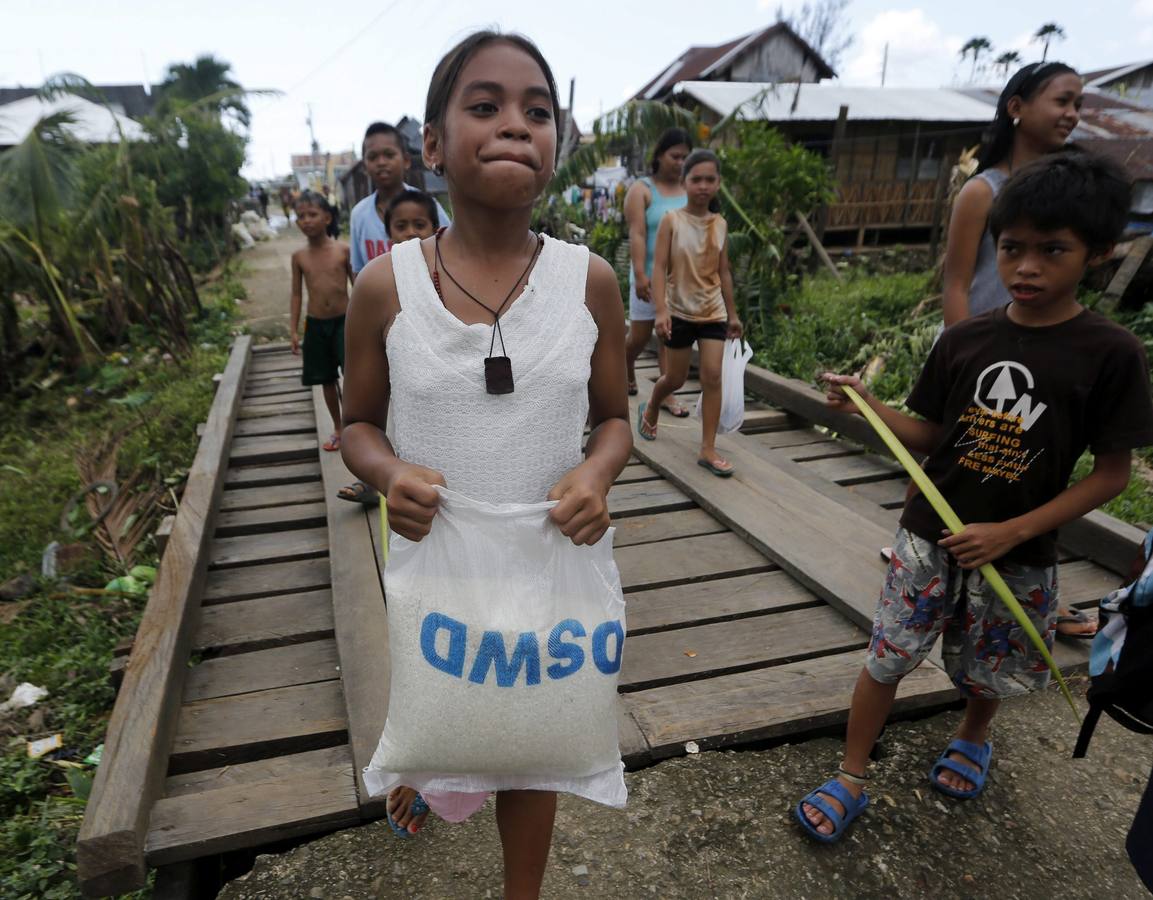 El tifón Hagupit deja 27 muertos y miles de desplazados en Filipinas