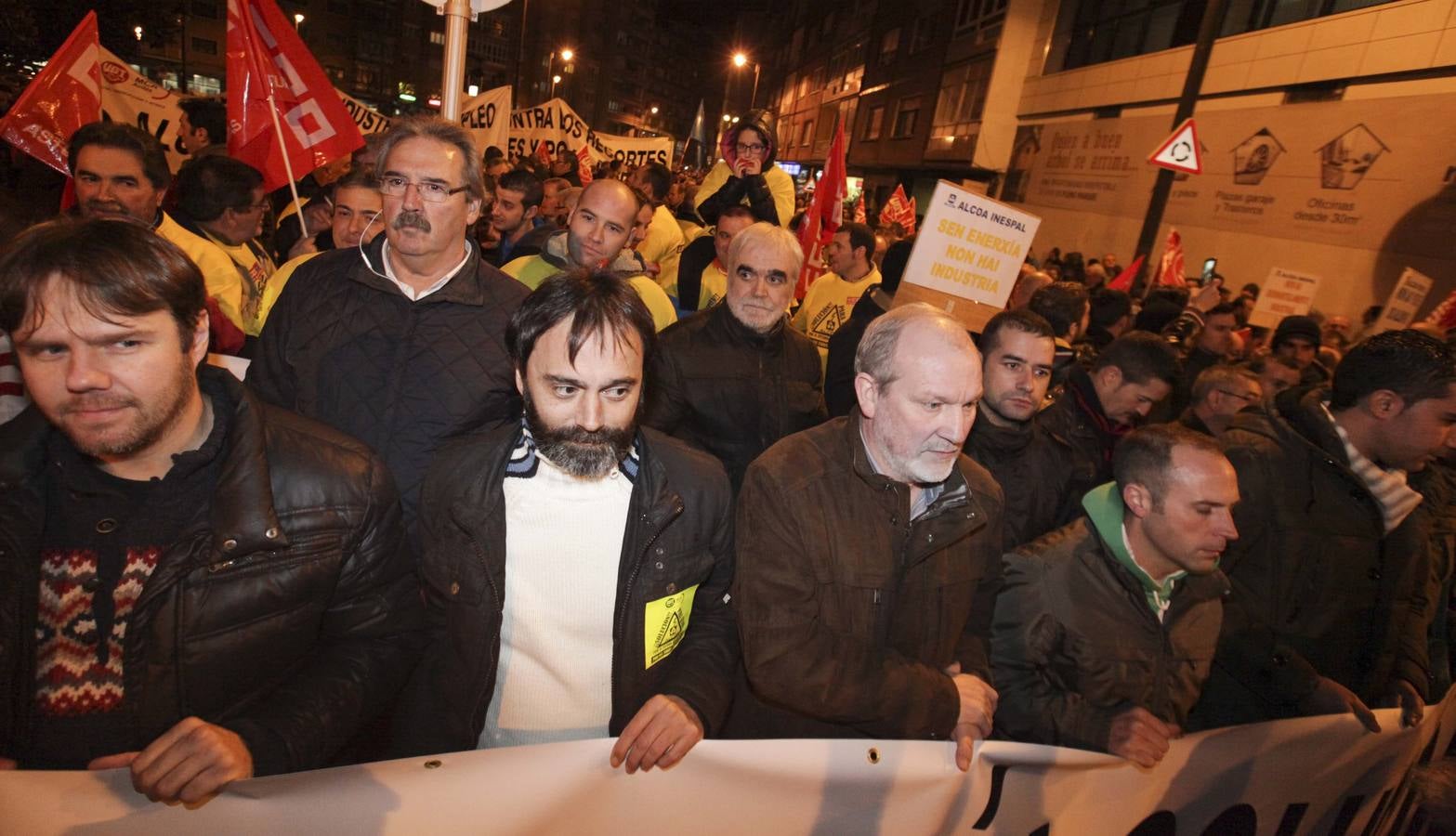 Multitudinaria manifestación en Avilés contra el cierre de Alcoa