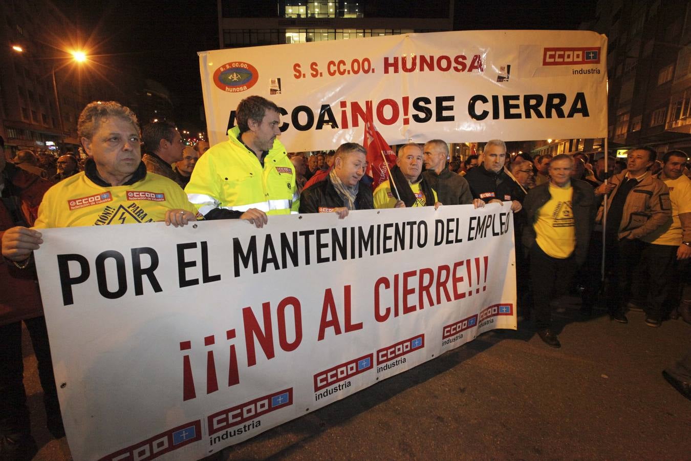 Multitudinaria manifestación en Avilés contra el cierre de Alcoa