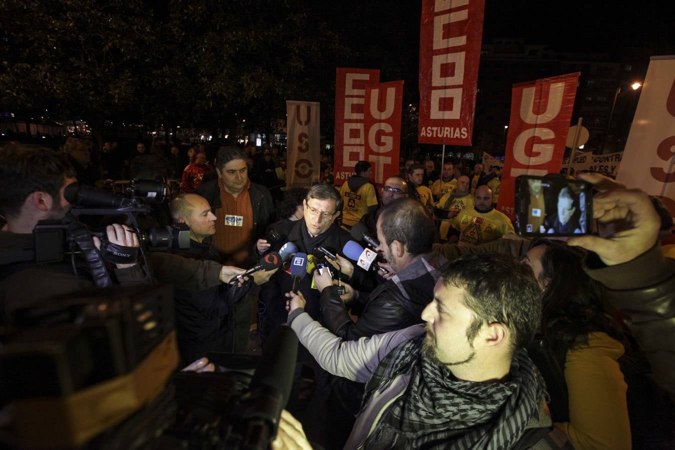 Multitudinaria manifestación en Avilés contra el cierre de Alcoa