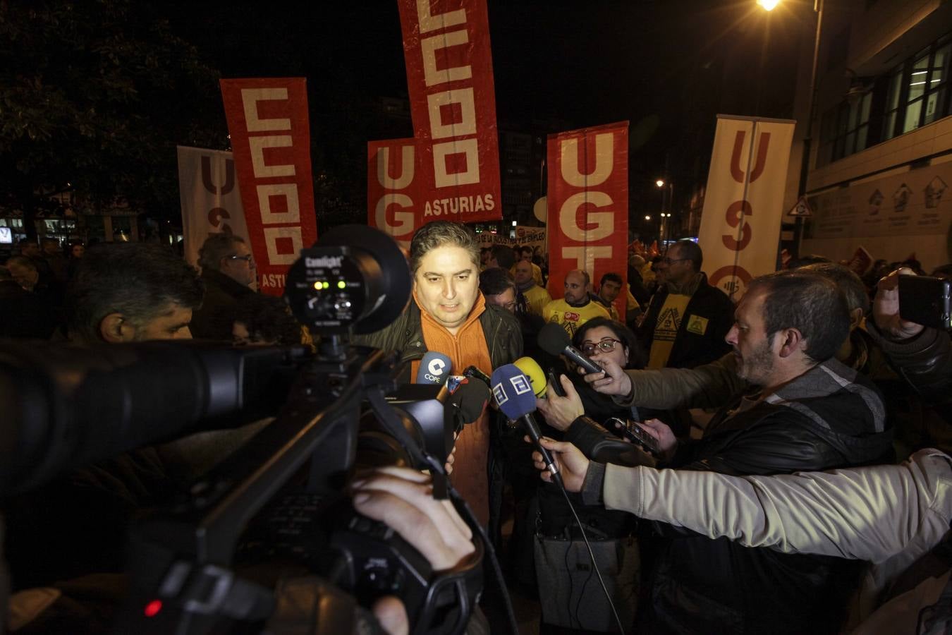Multitudinaria manifestación en Avilés contra el cierre de Alcoa