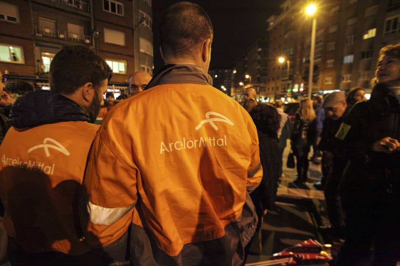 Multitudinaria manifestación en Avilés contra el cierre de Alcoa