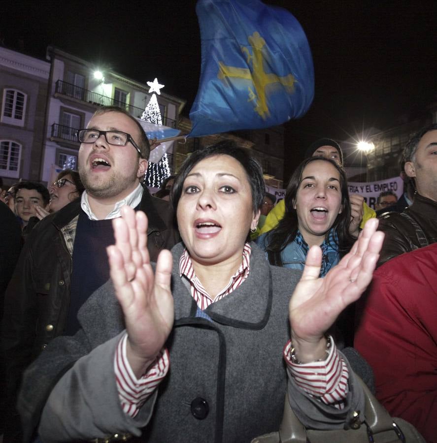 Multitudinaria manifestación en Avilés contra el cierre de Alcoa