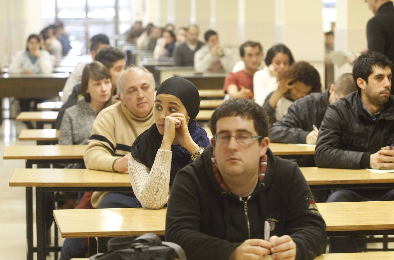 2.500 personas tratan de conseguir 52 puestos de trabajo