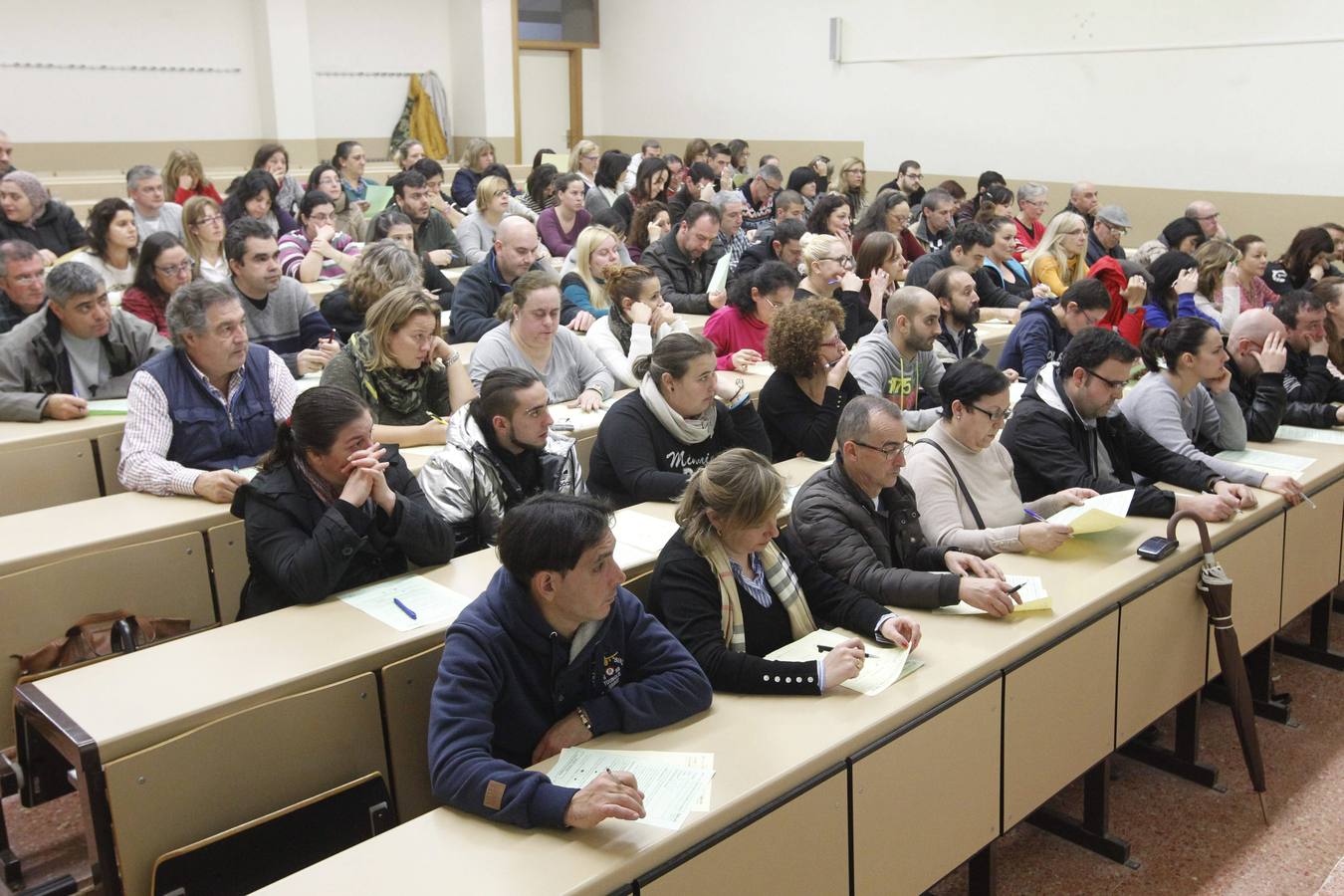 2.500 personas tratan de conseguir 52 puestos de trabajo