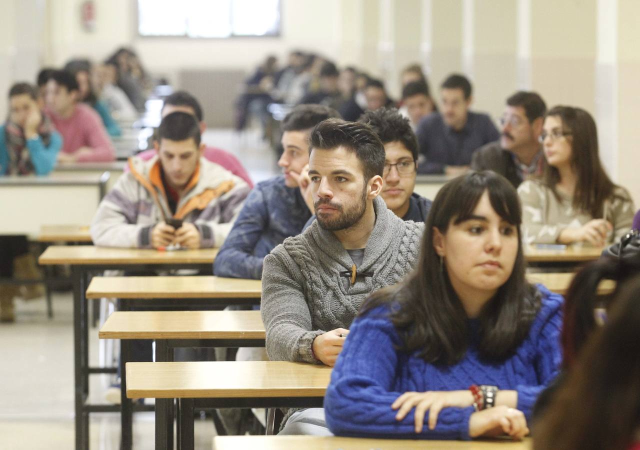 2.500 personas tratan de conseguir 52 puestos de trabajo