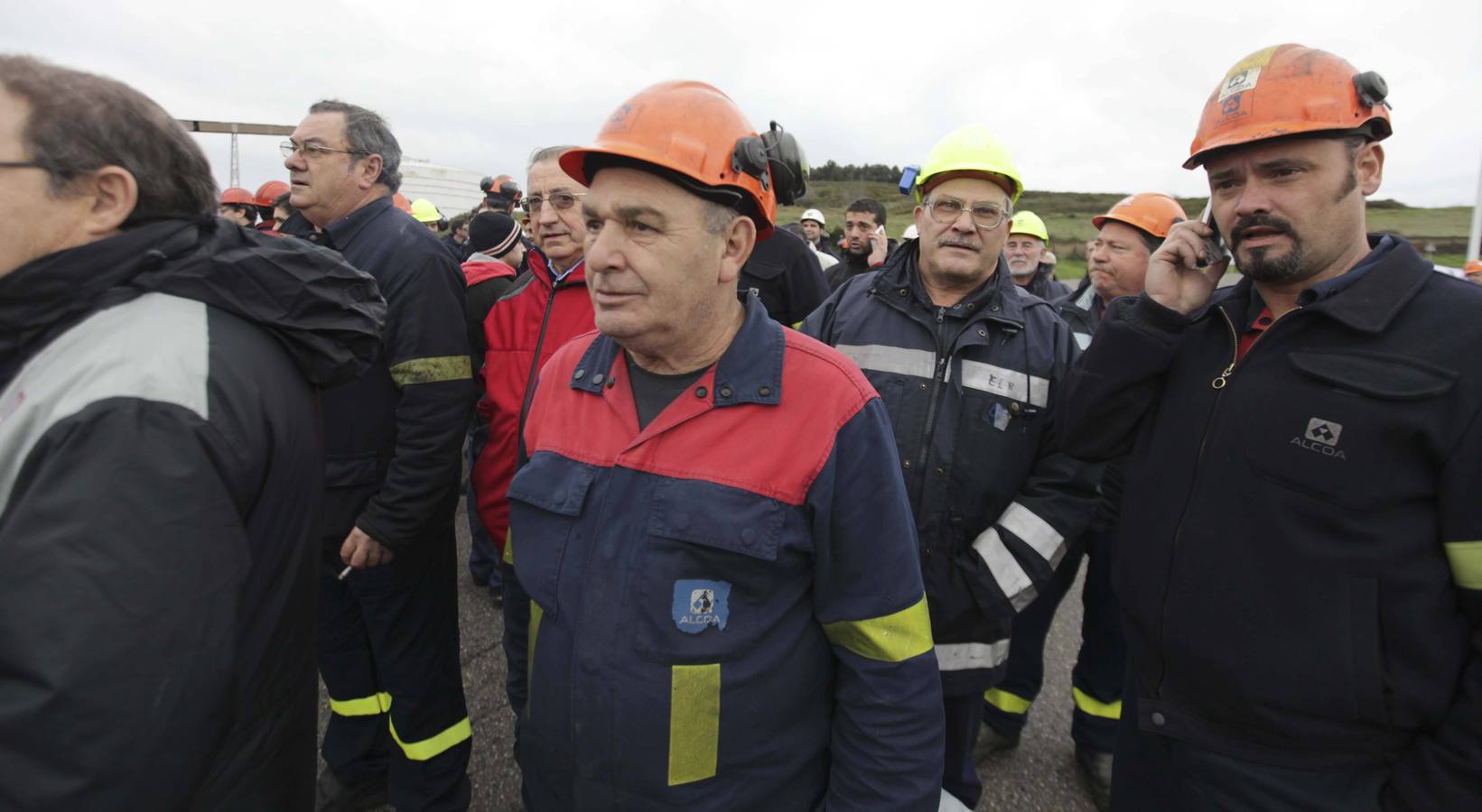 Los trabajadores de Alcoa protestan a las puertas de la fábrica