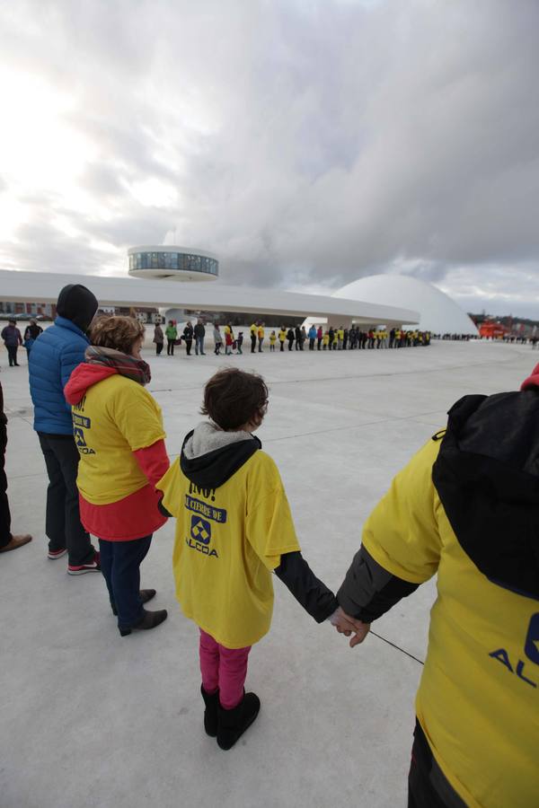 Manifestación en apoyo a los trabajadores de Alcoa en el Niemeyer