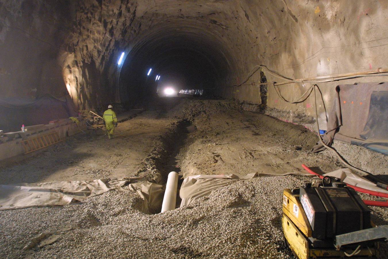 Túnel del tramo Piles-Arroes de la autovía del Cantábrico.2001.