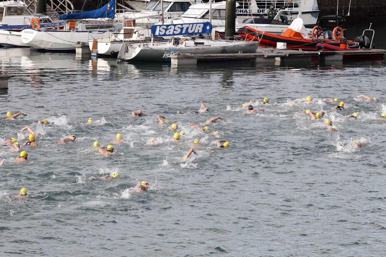 La Copa de Navidad de Gijón reúne a 250 nadadores