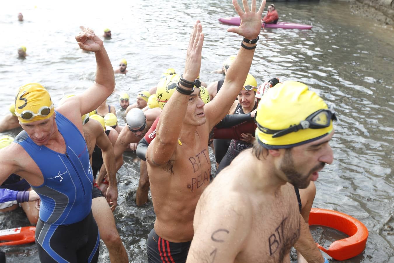 La Copa de Navidad de Gijón reúne a 250 nadadores