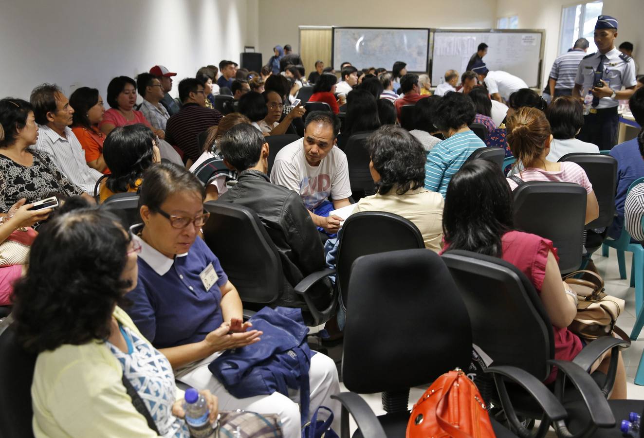 Los familiares de los pasajeros, a la espera de noticias