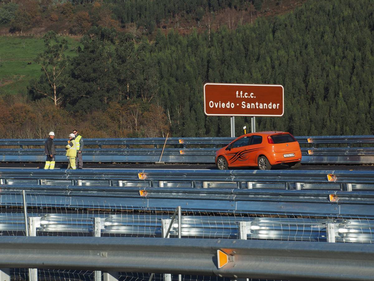 Últimos preparativos antes de la inauguración del tramo Unquera -La Franca