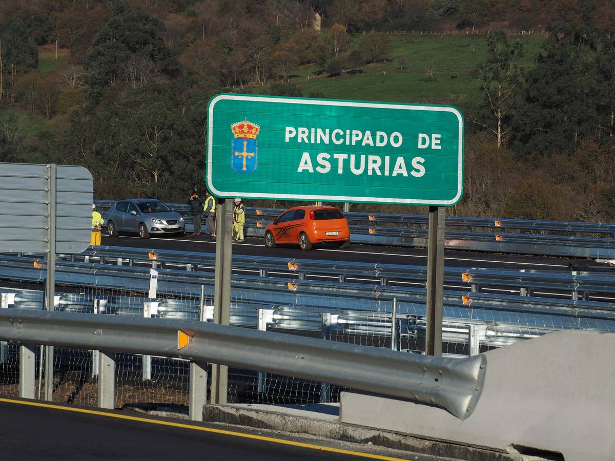 Últimos preparativos antes de la inauguración del tramo Unquera -La Franca