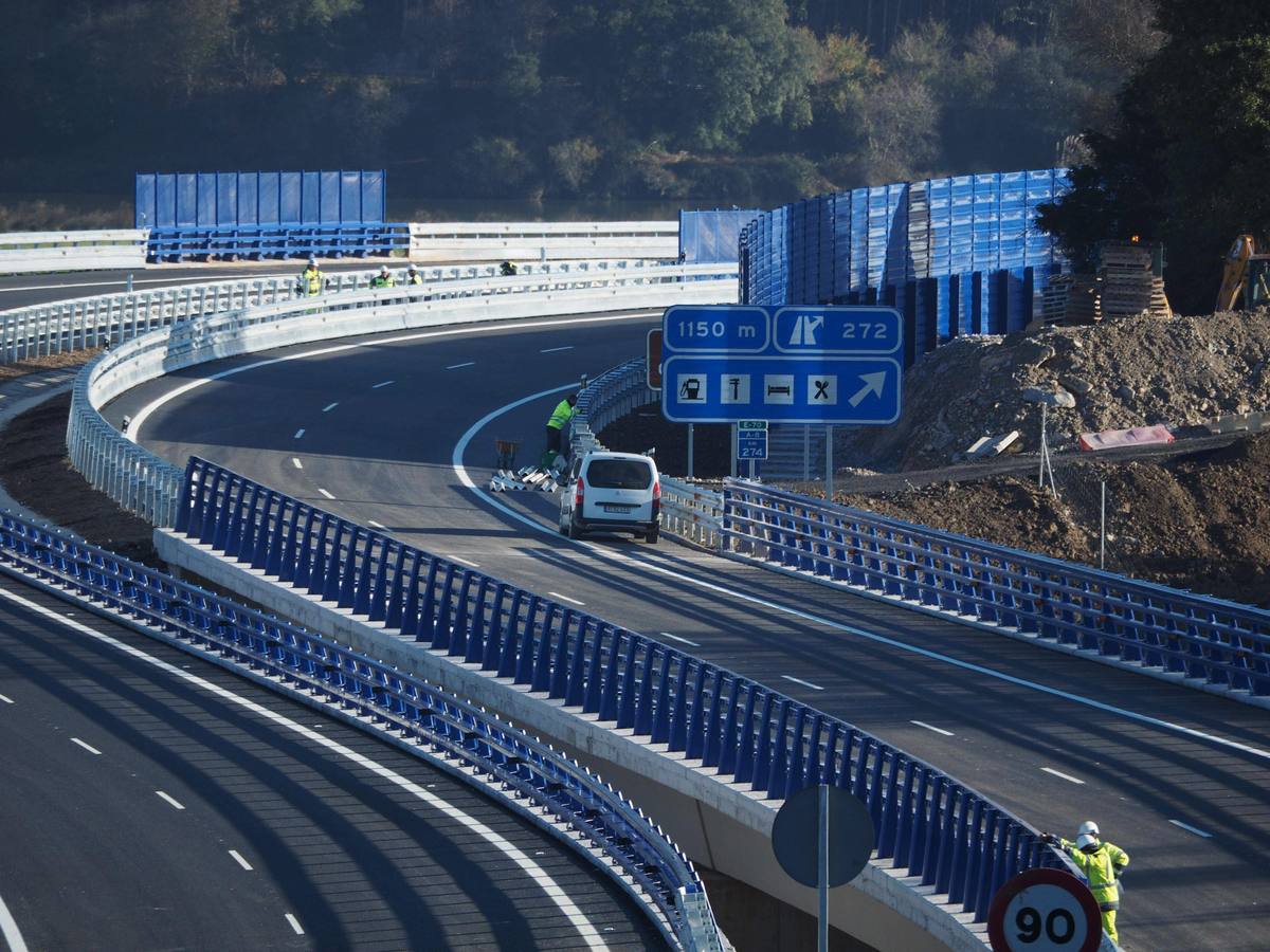 Últimos preparativos antes de la inauguración del tramo Unquera -La Franca