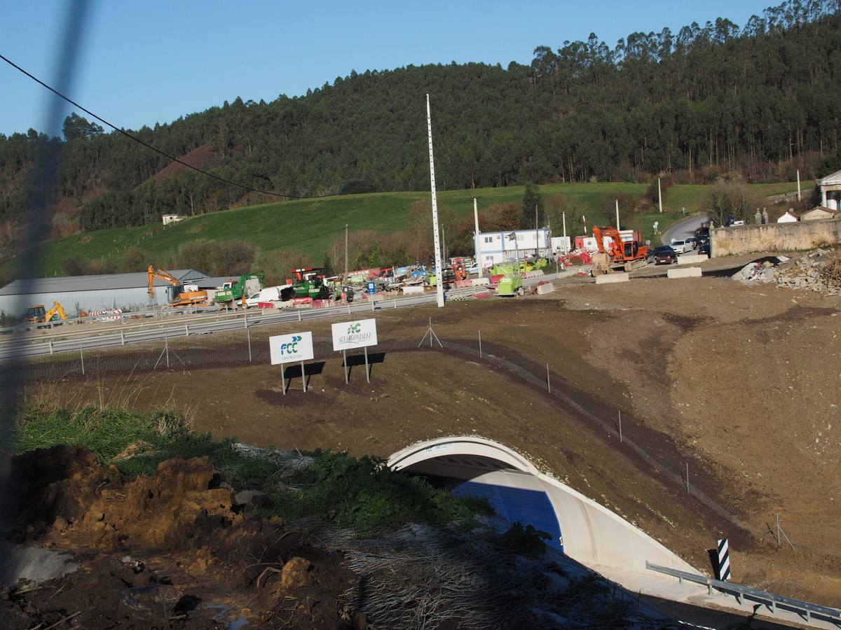 Últimos preparativos antes de la inauguración del tramo Unquera -La Franca