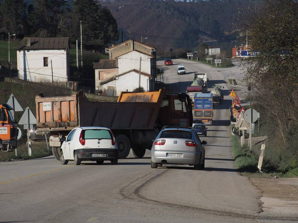 Últimos preparativos antes de la inauguración del tramo Unquera -La Franca