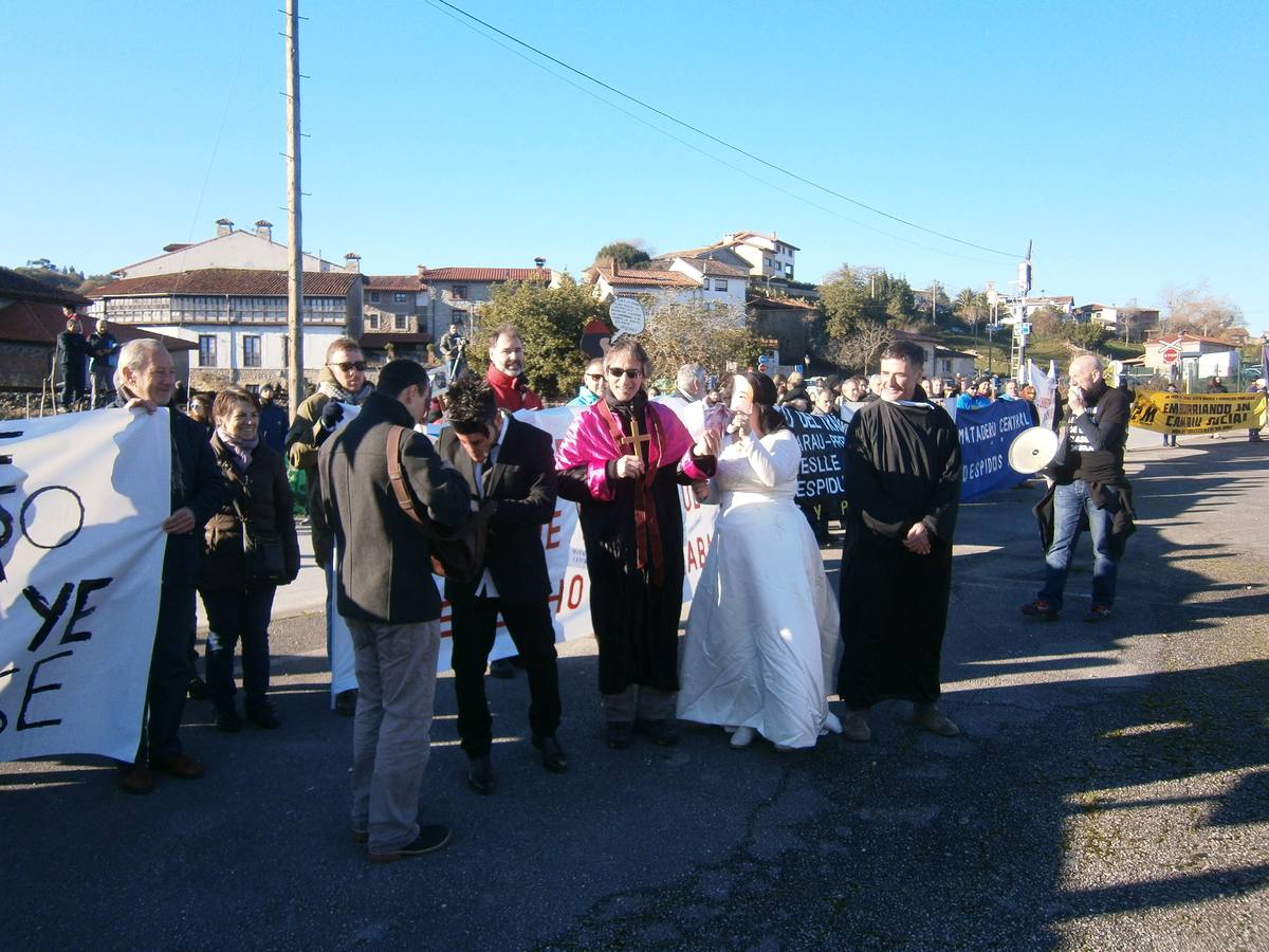 Protesta en la inauguración de la autovía del Cantábrico