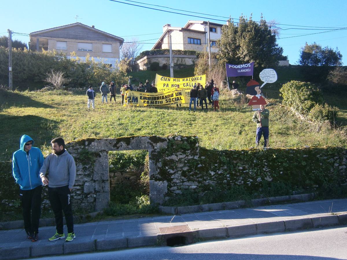 Protesta en la inauguración de la autovía del Cantábrico
