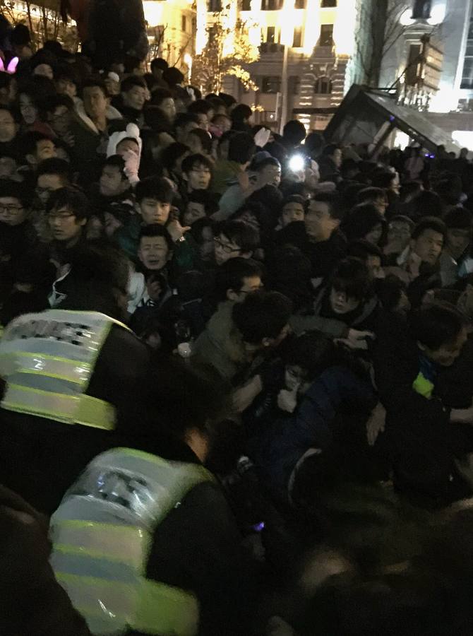 Una estampida en la fiesta de Año Nuevo de Shanghái deja 35 muertos