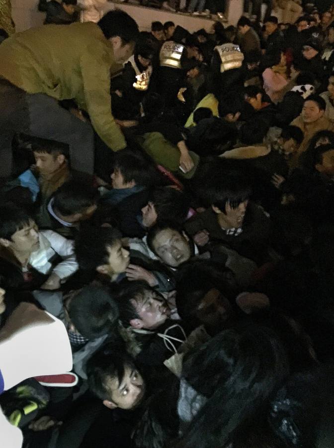 Una estampida en la fiesta de Año Nuevo de Shanghái deja 35 muertos