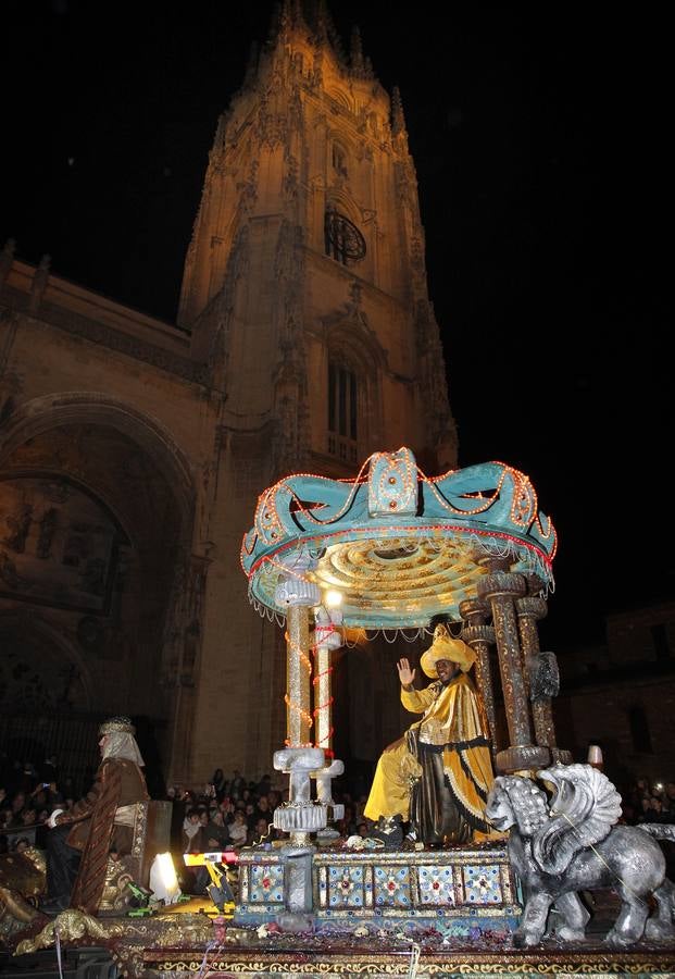 Los Reyes Magos llevan la ilusión a las calles de Oviedo