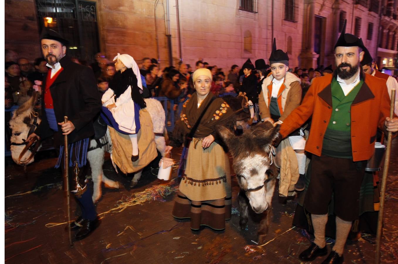 Los Reyes Magos llevan la ilusión a las calles de Oviedo
