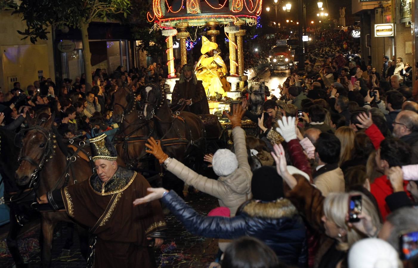 Los Reyes Magos llevan la ilusión a las calles de Oviedo