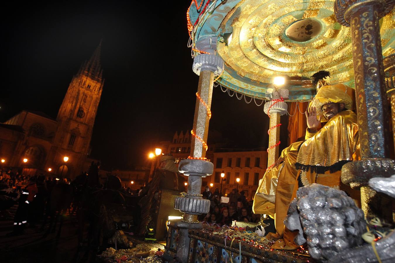 Los Reyes Magos llevan la ilusión a las calles de Oviedo